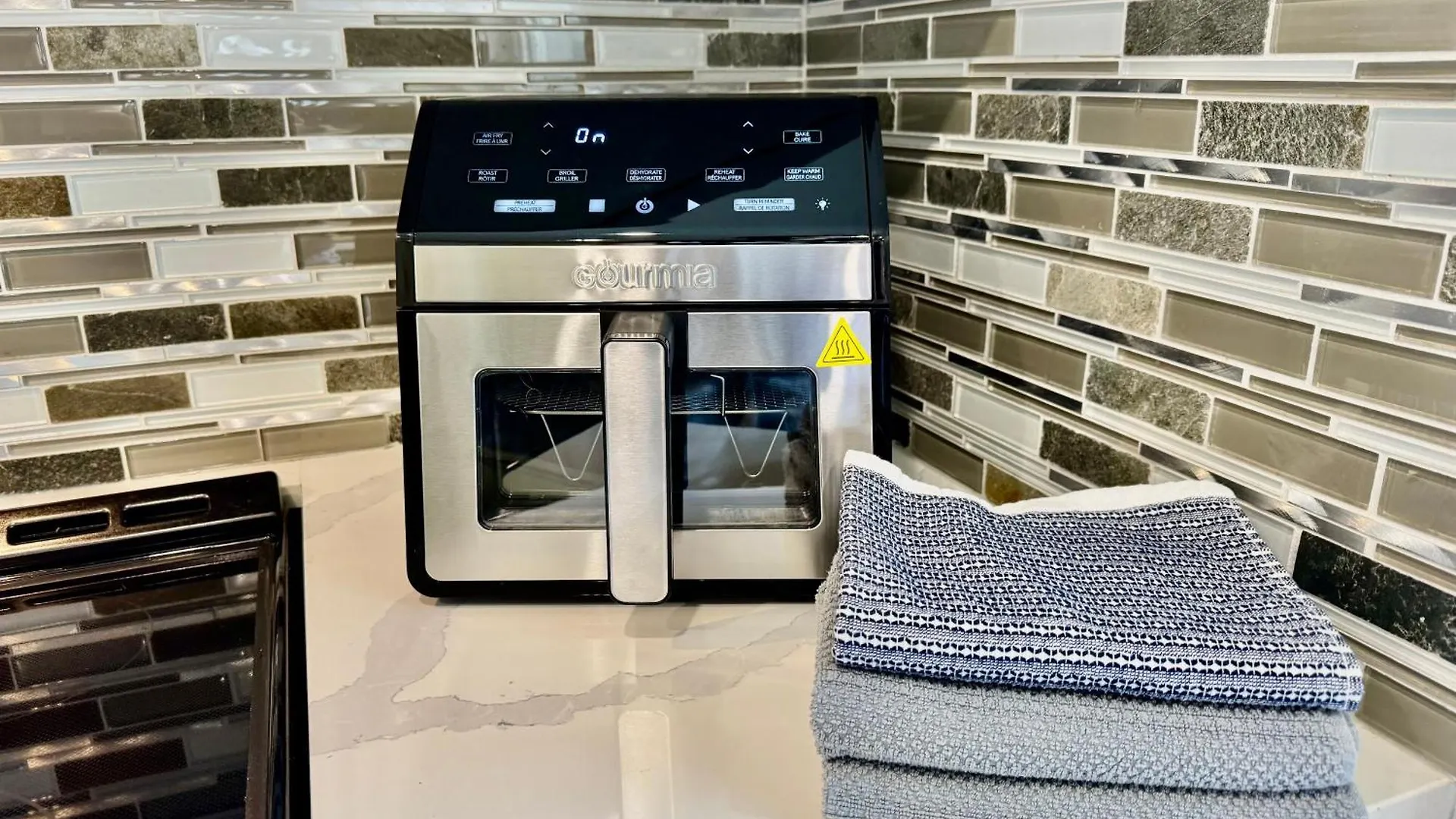 Iresidence In Toronto - Fantastic Vacation Home Canada