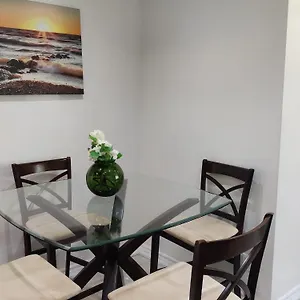 Homestay Spacious Mbr Near Kennedy Subway & Go, Toronto